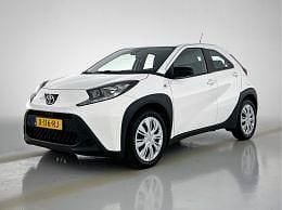 Wit Gebruikt 2024 Toyota Aygo Play Hatchback | € 19.950 (Goede deal) - Afbeelding 1/3