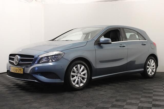 Blauw Gebruikt 2013 Mercedes A180 Ambition Hatchback | € 8.750 (Goede deal) - Afbeelding 1/4