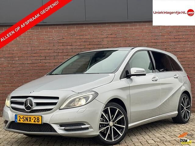 Grijs Gebruikt 2013 Mercedes B180 Ambition MPV | € 9.995 (Eerlijke prijs) - Afbeelding 1/4