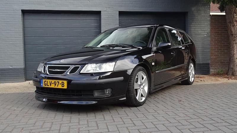 Zwart (metallic) Gebruikt 2005 Saab 9-3 Aero Stationwagen | € 7.750 (Goede deal) - Afbeelding 1/4