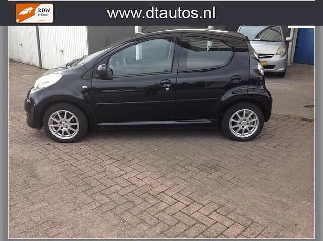 Zwart Occasion 2011 Citroën C1 SELECTION Hatchback | € 2.599 (Eerlijke prijs) - Afbeelding 1/4