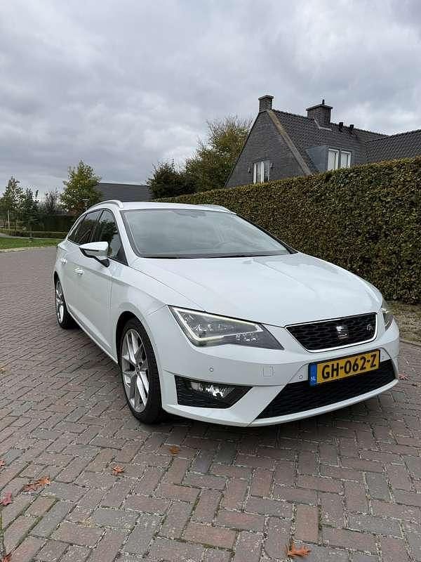 Wit Gebruikt 2015 Seat Leon FR Stationwagen | € 10.500 (Eerlijke prijs) - Afbeelding 1/4