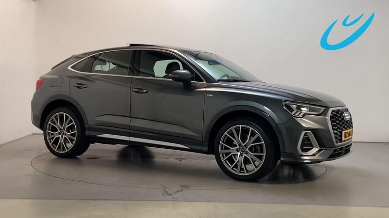 Grijs Gebruikt 2022 Audi Q3 S-Line SUV | € 39.900 - Afbeelding 1/3