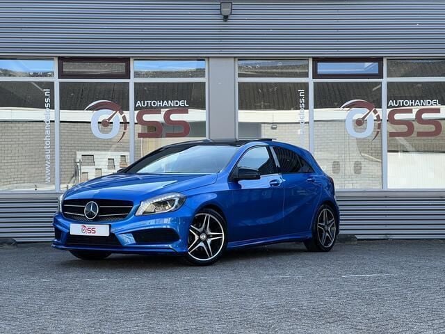 Blauw, metallic lak Gebruikt 2014 Mercedes A200 AMG Hatchback | € 15.799 (Eerlijke prijs) - Afbeelding 1/4
