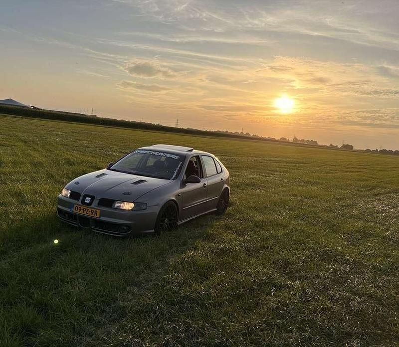 Zwart Gebruikt 2005 Seat Leon Hatchback | € 7.500 - Afbeelding 1/4