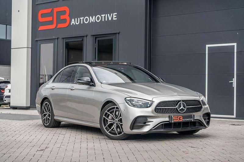 Grijs Gebruikt 2022 Mercedes E300 Business Sedan | € 42.950 (Super prijs) - Afbeelding 1/4