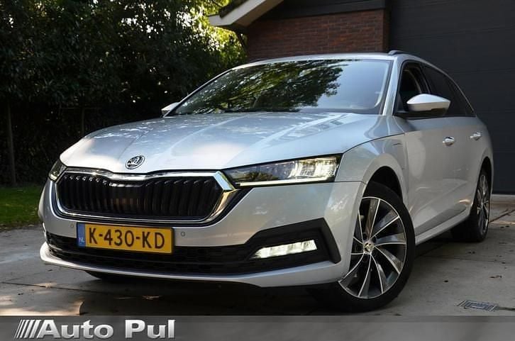 Grijs Gebruikt 2021 Skoda Octavia Business Line Stationwagen | € 19.500 (Eerlijke prijs) - Afbeelding 1/4