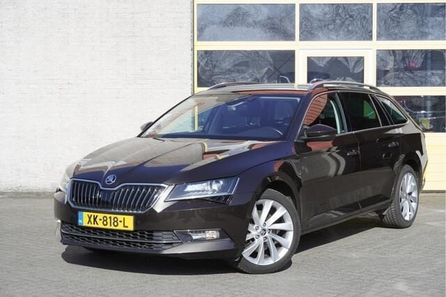 Bruin, metallic lak Gebruikt 2019 Skoda Superb Business Line Stationwagen | € 17.750 (Goede deal) - Afbeelding 1/4
