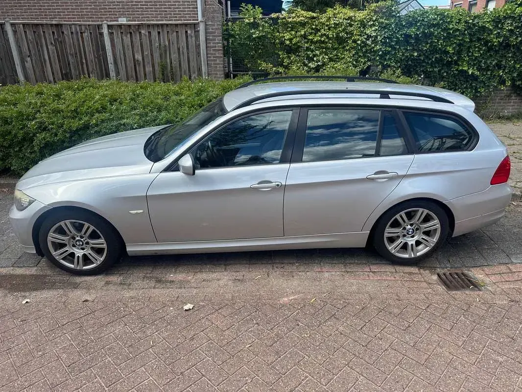 BMW 318 2009