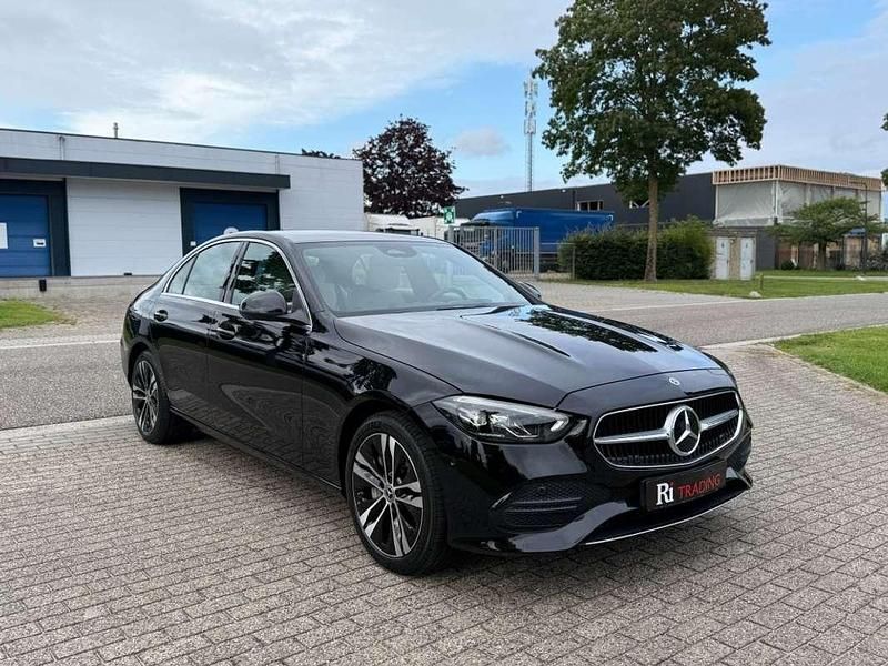 Zwart, andere lak Gebruikt 2023 Mercedes C300e Luxury Sedan | € 41.995 (Super prijs) - Afbeelding 1/4