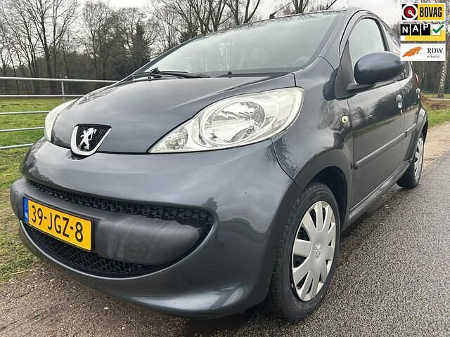 Grijs Occasion 2009 Peugeot 107 Hatchback | € 3.450 (Eerlijke prijs) - Afbeelding 1/4