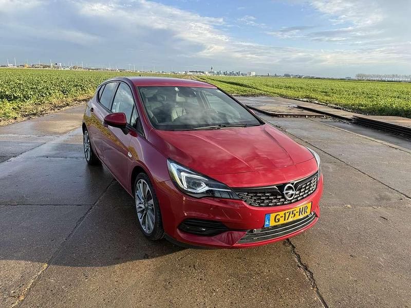 Occasion Opel Astra Business Elegance 131 PK (96 kW) 2019 Rood Hatchback