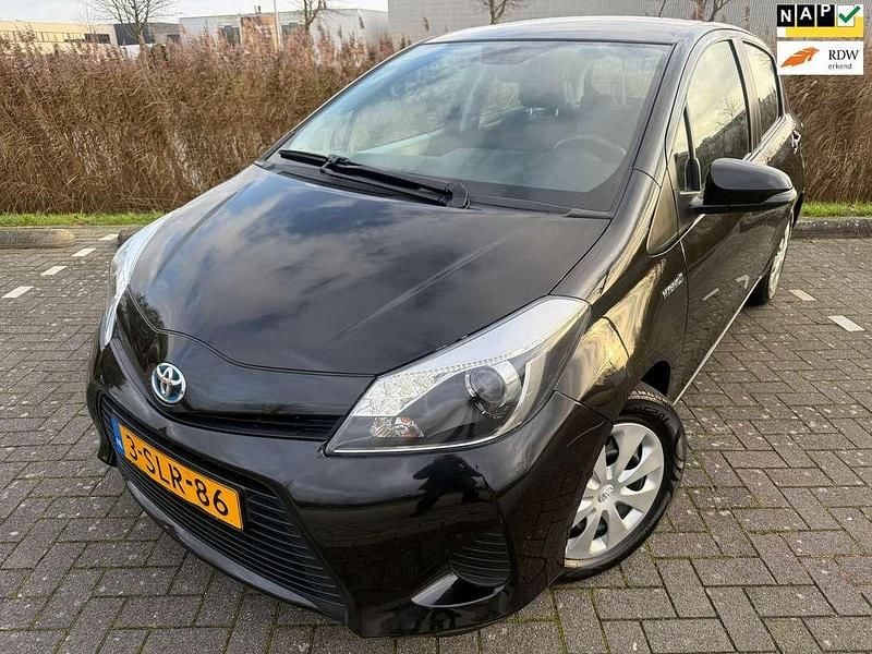Zwart Gebruikt 2013 Toyota Yaris Hybrid Hatchback | € 9.499 (Eerlijke prijs) - Afbeelding 1/4
