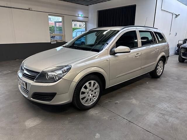 Grijs (metallic) Gebruikt 2006 Opel Astra Edition Stationwagen | € 1.250 (Eerlijke prijs) - Afbeelding 1/4