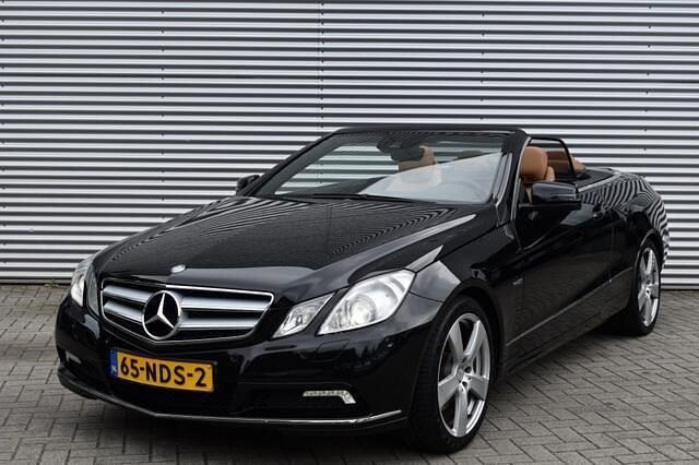 Zwart Gebruikt 2010 Mercedes E350 Avantgarde Cabriolet | € 14.940 (Eerlijke prijs) - Afbeelding 1/4