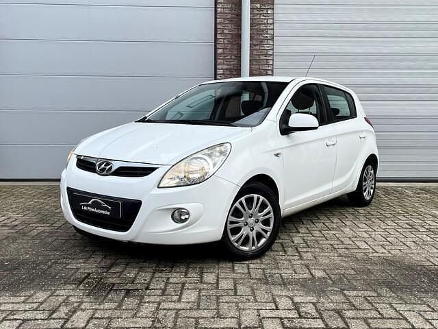 Wit Occasion 2009 Hyundai i20 Hatchback | € 2.250 (Goede deal) - Afbeelding 1/4
