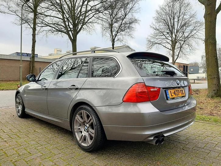 Occasion BMW 325 Sport Line 218 PK (160 kW) 2009 Grijs (metallic) Stationwagen
