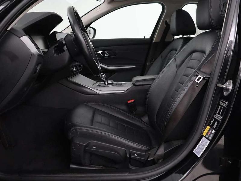 Occasion BMW 320e Basis 204 PK (150 kW) 2022 Zwart Sedan