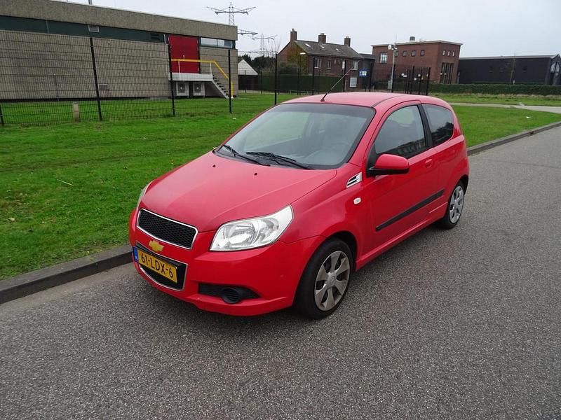 Rood Gebruikt 2011 Chevrolet Aveo LS Hatchback | € 1.995 (Iets duurder) - Afbeelding 1/4