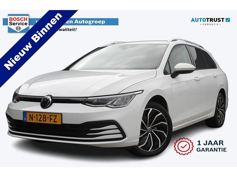 Wit Gebruikt 2021 VW Golf VIII Life Stationwagen | € 23.250 (Eerlijke prijs) - Afbeelding 1/4