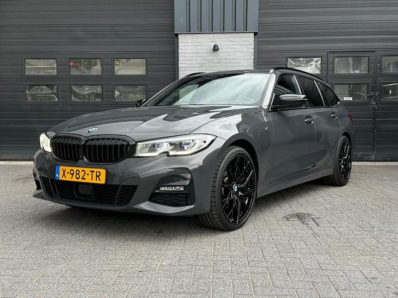Occasion BMW 330 Executive 184 PK (135 kW) 2020 Grijs Stationwagen