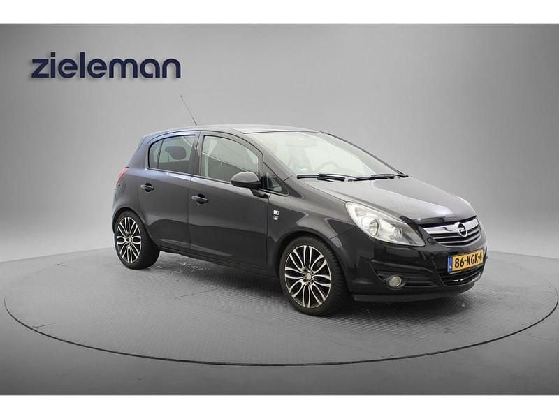 Zwart Occasion 2010 Opel Corsa Edition Hatchback | € 2.344 (Super prijs) - Afbeelding 1/4