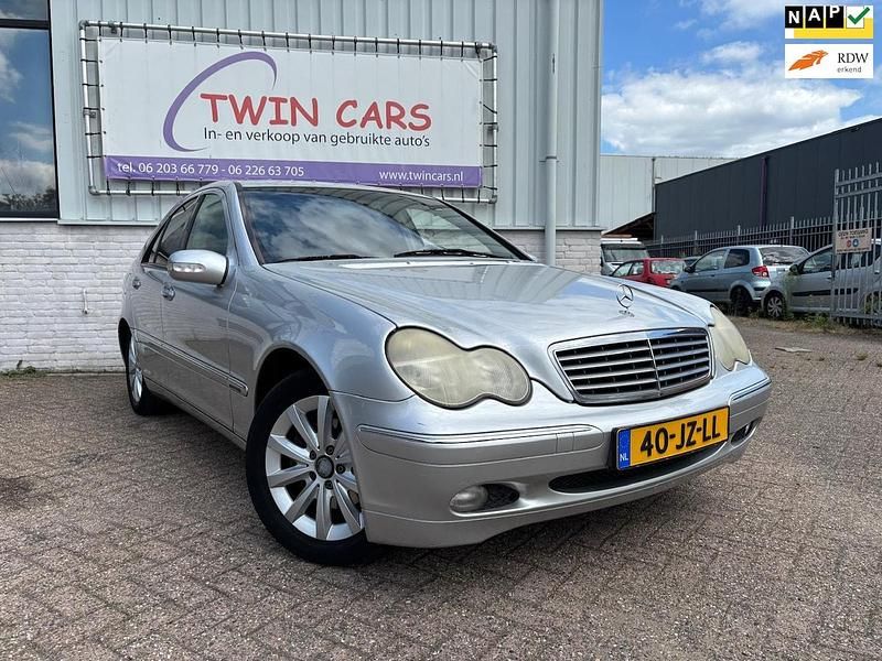 Grijs Gebruikt 2002 Mercedes C180 Elegance Sedan | € 1.995 (Eerlijke prijs) - Afbeelding 1/4