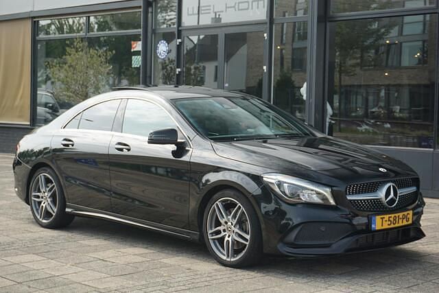 Zwart Gebruikt 2018 Mercedes CLA250 Prestige Sedan | € 24.900 (Eerlijke prijs) - Afbeelding 1/4