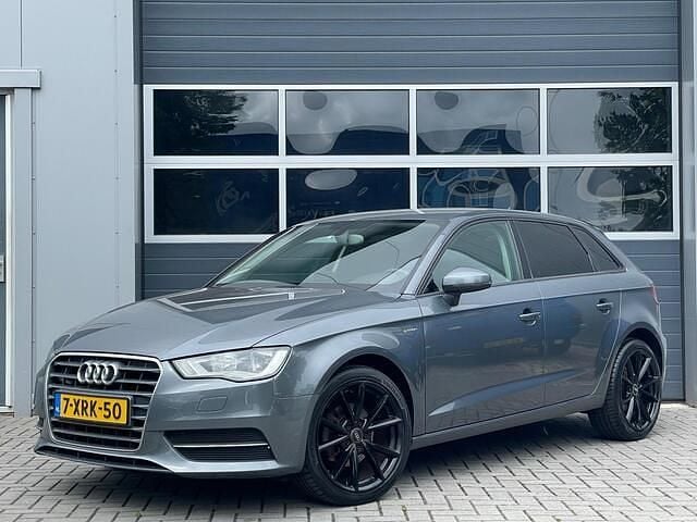 Grijs Gebruikt 2014 Audi A3 Sportback g-tron Proline Sedan | € 9.950 (Eerlijke prijs) - Afbeelding 1/4
