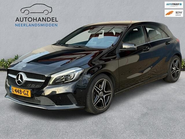 Zwart (metallic) Occasion 2018 Mercedes A180 Business Hatchback | € 13.950 (Goede deal) - Afbeelding 1/4