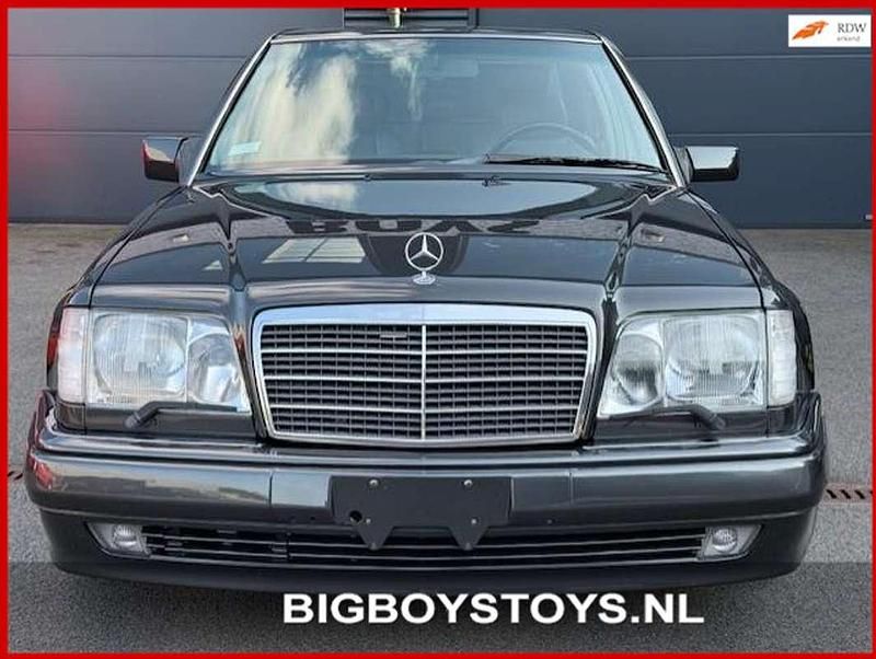 Zwart Gebruikt 1994 Mercedes E500 Sedan | € 46.900 - Afbeelding 1/4