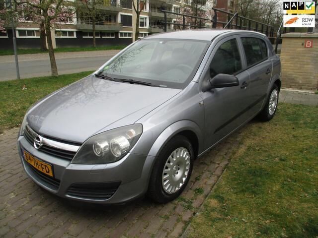 Grijs Gebruikt 2006 Opel Astra Business Hatchback | € 1.950 (Eerlijke prijs) - Afbeelding 1/4
