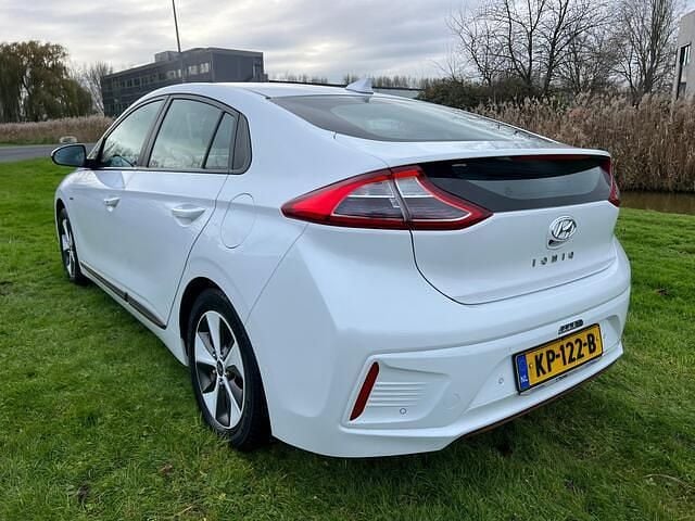 Occasion Hyundai Ioniq Comfort 88 kW (120 PK) 2017 Wit Hatchback