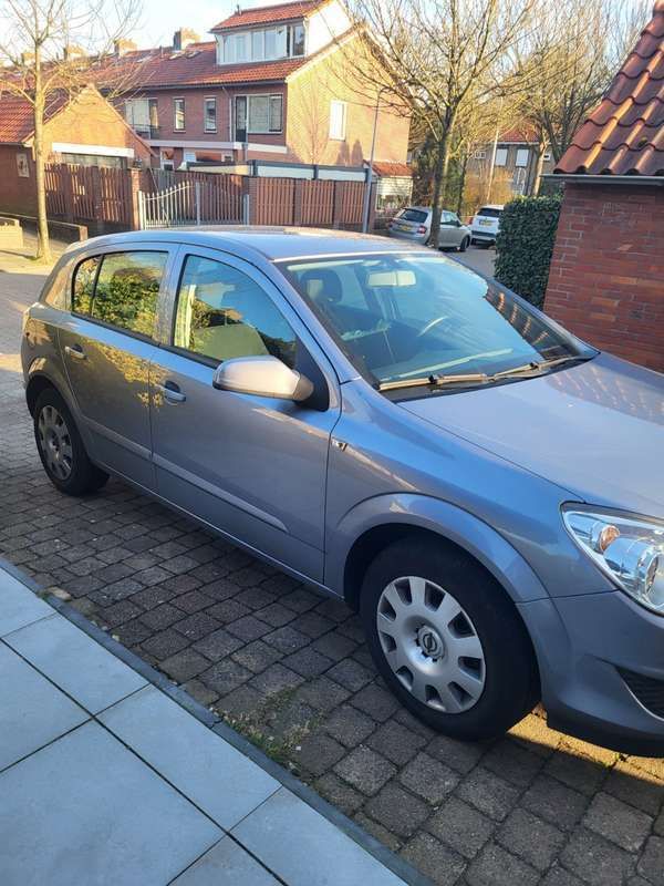 Grijs Gebruikt 2008 Opel Astra Business Hatchback | € 2.150 (Eerlijke prijs) - Afbeelding 1/4