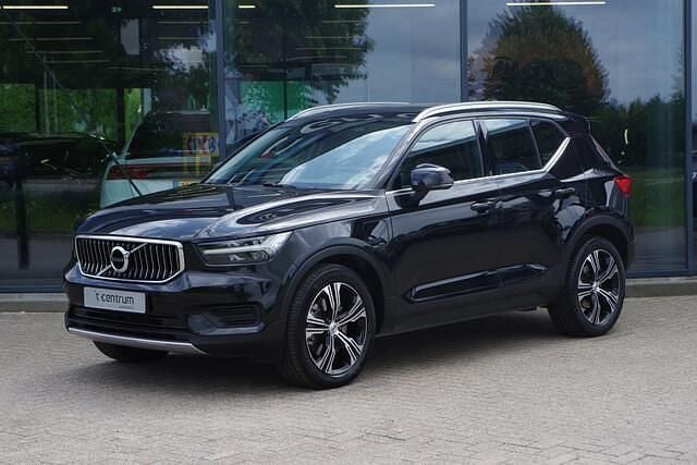 Zwart Gebruikt 2022 Volvo XC40 Inscription SUV | € 34.450 (Goede deal) - Afbeelding 1/4