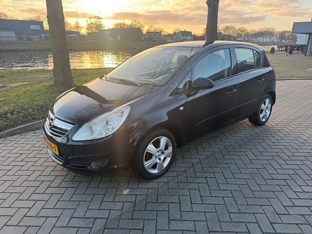 Zwart Gebruikt 2007 Opel Corsa Essentia Hatchback | € 1.450 (Goede deal) - Afbeelding 1/4