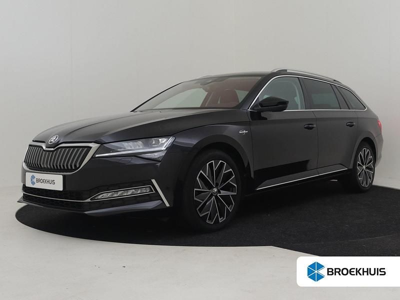 Zwart Gebruikt 2022 Skoda Superb LAURIN & KLEMENT Stationwagen | € 30.900 (Iets duurder) - Afbeelding 1/4