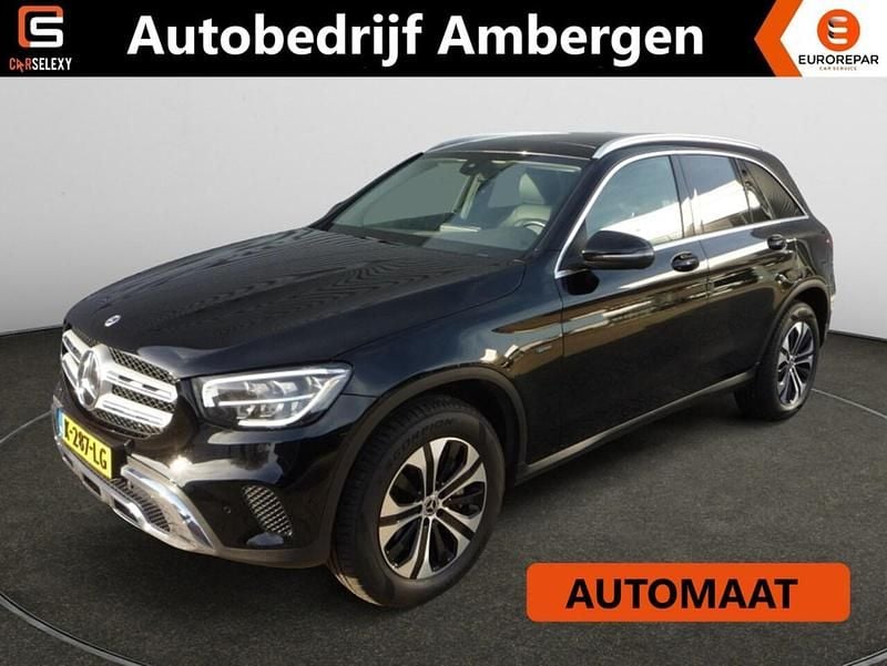 Zwart (metallic) Gebruikt 2021 Mercedes GLC300e SUV | € 37.500 (Goede deal) - Afbeelding 1/4