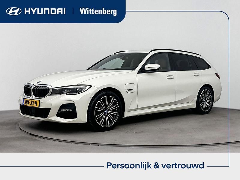 Wit Gebruikt 2022 BMW 320e Basis Stationwagen | € 32.700 (Eerlijke prijs) - Afbeelding 1/4