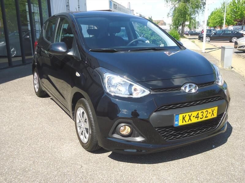 Zwart Gebruikt 2017 Hyundai i10 Comfort Hatchback | € 8.595 (Eerlijke prijs) - Afbeelding 1/4