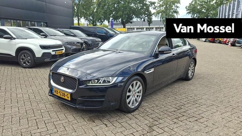 Zwart Gebruikt 2016 Jaguar XE Portfolio Sedan | € 17.940 (Super prijs) - Afbeelding 1/4
