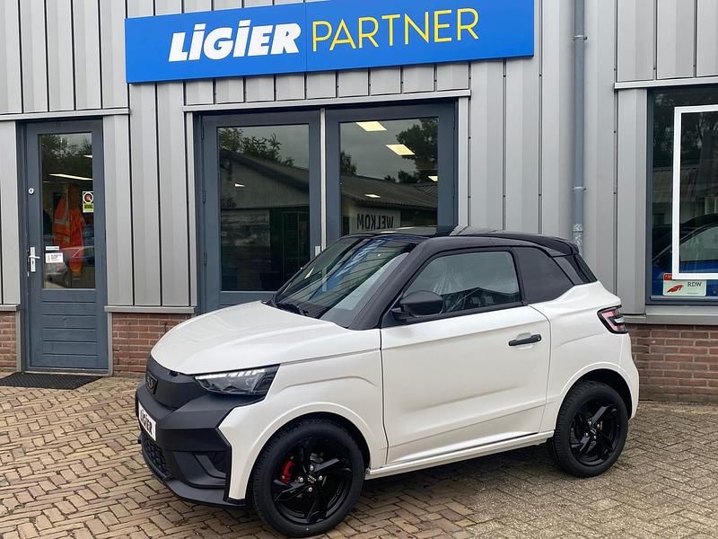 Wit Nieuw 2025 Ligier JS50 Hatchback | € 23.995 (Eerlijke prijs) - Afbeelding 1/4