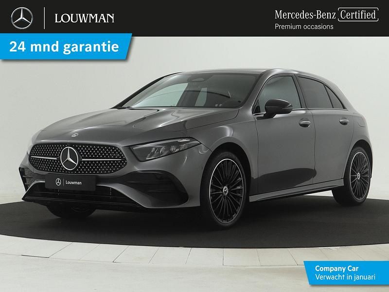 Grijs Gebruikt 2025 Mercedes A250 AMG line Hatchback | € 44.945 (Duur) - Afbeelding 1/4