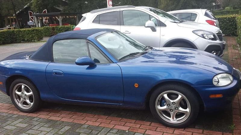 Blauw Gebruikt 1999 Mazda MX5 Cabriolet | € 10.500 - Afbeelding 1/4