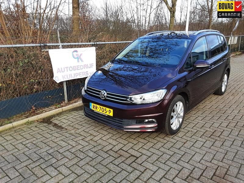 Rood Gebruikt 2018 VW Touran Comfortline MPV | € 19.950 (Duur) - Afbeelding 1/4