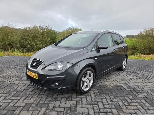 Grijs Gebruikt 2011 Seat Altea XL Style MPV | € 3.950 (Eerlijke prijs) - Afbeelding 1/4