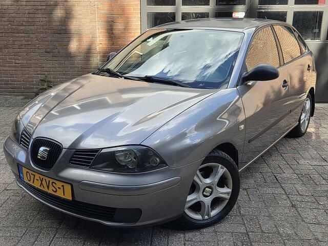Grijs Gebruikt 2004 Seat Ibiza Stella Hatchback | € 1.249 (Eerlijke prijs) - Afbeelding 1/4