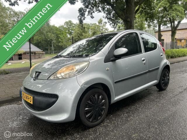 Grijs Gebruikt 2007 Peugeot 107 Hatchback | € 1.775 (Eerlijke prijs) - Afbeelding 1/4