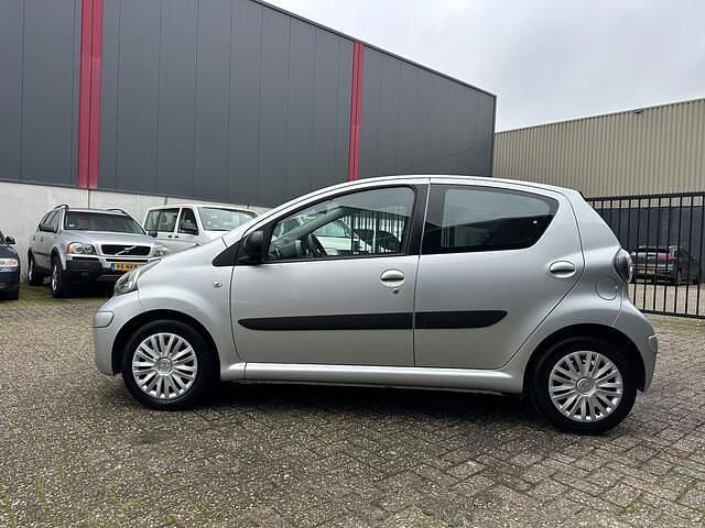 Occasion Toyota Aygo Comfort 68 PK (50 kW) 2010 Grijs (metallic) Hatchback