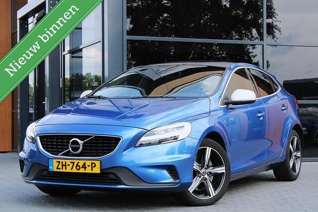 Blauw Gebruikt 2019 Volvo V40 Stationwagen | € 18.450 (Goede deal) - Afbeelding 1/4